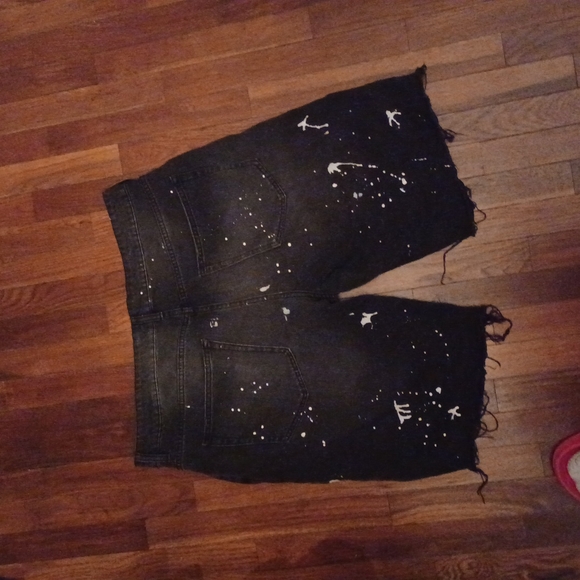 Black shorts with painted spots - Picture 3 of 3